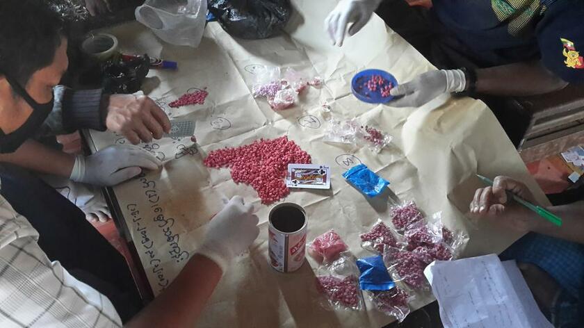 摘発チームが密売人から押収した覚醒剤の錠剤「ヤバ」。主にミャンマー北東部のシャン州で製造され、東南アジアで広く流通している（写真：Ｐａｔ　Ｊａｓａｎ）