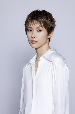 写真・図版(1枚目)| 【NHKカルチャー】元宝塚トップスター・彩風咲奈、新たな一歩を語る特別トークイベント開催