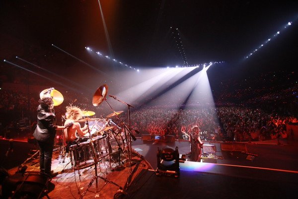 YOSHIKI感涙、X JAPAN 4年ぶりの日本公演に2万2千人が大熱狂