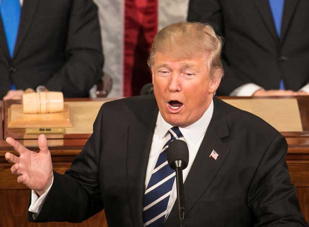 ニクソン氏（左）と交流があったというトランプ大統領　（ｃ）朝日新聞社