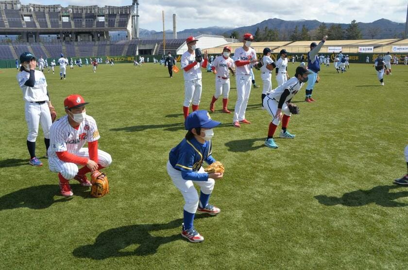 少子化の今でも野球はまだまだ人気のスポーツだ。写真はイメージ