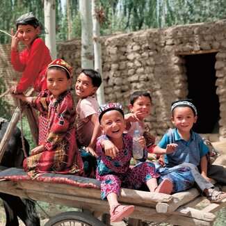 難民キャンプの疲れ切った少女が一瞬、微笑んだのはなぜ…写真家・長倉洋海が子どもを撮り始めたきっかけは?