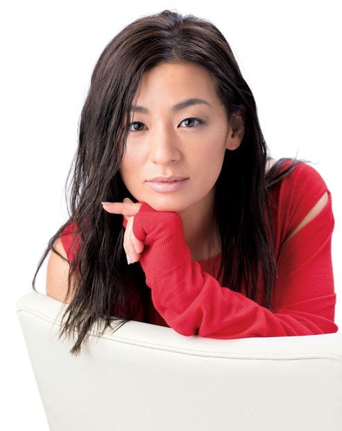 尾野真千子（おの・まちこ）／１９８１年、奈良県生まれ。９７年、映画「萌の朱雀」で俳優デビュー。映画「殯の森」、ドラマ「火の魚」「カーネーション」「はじめまして、愛しています。」など、数々の作品で主演を務める（スタイリング／伊藤佐智子、ヘア＆メイク／稲垣亮弐、撮影／写真部・松永卓也）