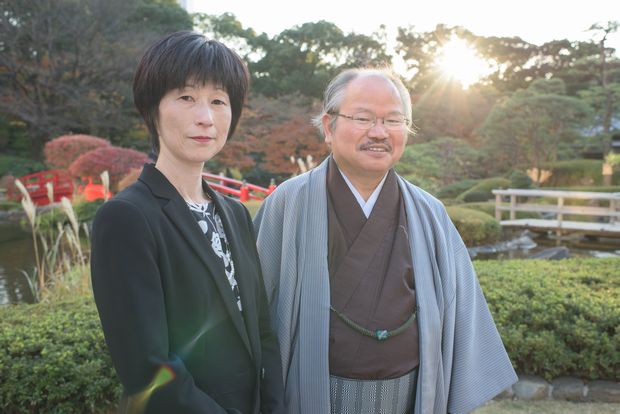 対談が行われたホテルニューオータニ（東京都千代田区）の庭園で。ホテルニューオータニは、江戸時代、井伊家の江戸中屋敷であった場所にある（撮影／写真部・長谷川唯）