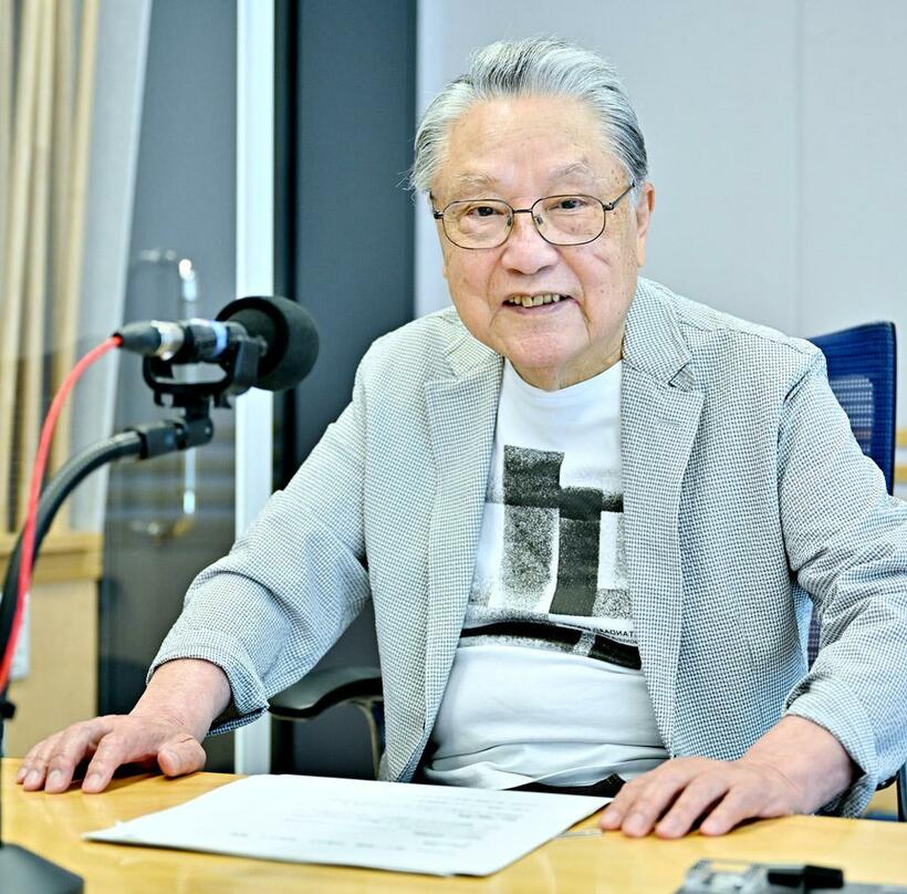 伊東四朗（いとうしろう）／　1937年生まれ。東京都出身。62年、三波伸介、戸塚睦夫と「てんぷくトリオ」を結成。76年には、「みごろ！たべごろ！笑いごろ！」のベンジャミン伊東でお茶の間の人気者に。「ムー一族」「おしん」「十津川警部シリーズ」「笑ゥせぇるすまん」「ドクターX～外科医・大門未知子～」シリーズなど、話題作にも多数出演。毎週土曜日、文化放送「親父・熱愛（オヤジパッション）」に生出演中。（撮影／伊ケ崎忍）