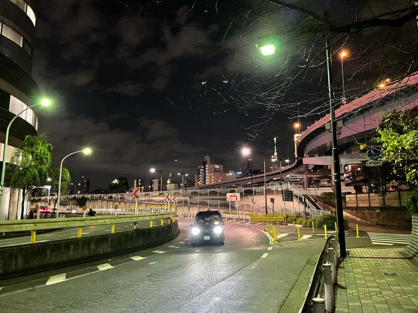 タクシー運転手は一国一城の主でもある(※写真はイメージです)