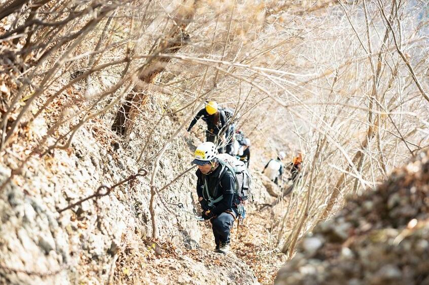 国内でも岩場から雪山まで1年を通して山をガイドする。ガイドの経歴も実績も群を抜くが、後輩からも客からも「けんけん」と慕われる。昔から、リーダーにはなっても王様にはならないのが近藤だ(撮影/加戸昭太郎)