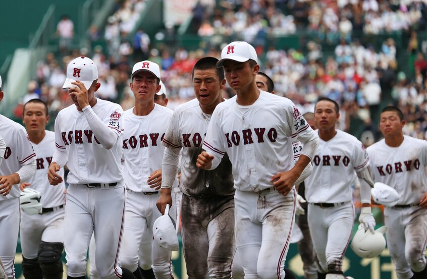 試合終了後の広陵の選手たち(撮影/写真映像部・松永卓也)