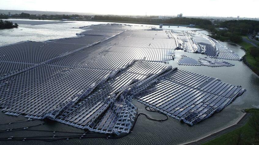 台風15号で火災を起こした千葉・山倉水上メガソーラー発電所 (撮影/桐島瞬)