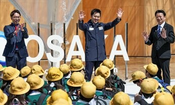 万博「ブルーインパルス」飛行は絶望的か 「無理する必要は全くない」と識者 墜落事故の原因究明が困難な理由