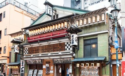 【巻頭言】　人間国宝である落語家・五街道雲助師匠。著書『雲助おぼえ帳――滑稽噺から芝居噺まで厳選55席を語る』で落語を語りつくす！　（一冊の本収録）