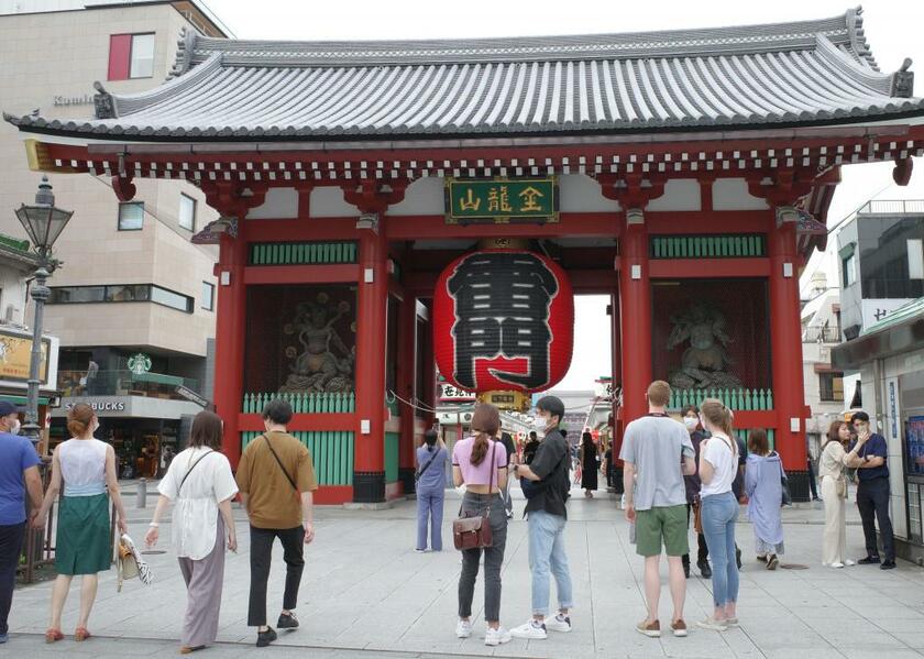 GoToトラベルがスタートした7月の東京・浅草。感染への不安もあり観光客は少なかった。東京がGoToの対象になることで、観光客は増えるのか　（ｃ）朝日新聞社