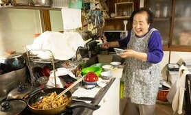 102歳現役美容部員「お庭の植物で料理をしています」 自生する笹で作った郷土料理が絶品だった