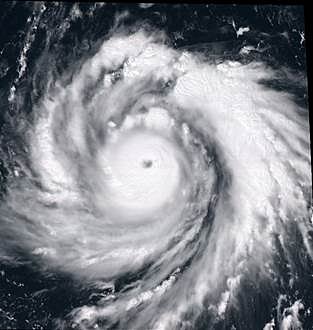衛星画像でとらえた台風１４号（ムーランティ）