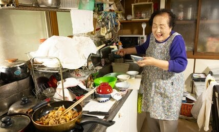 102歳現役美容部員「お庭の植物で料理をしています」 自生する笹で作った郷土料理が絶品だった