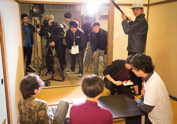 城西国際大学／東京紀尾井町キャンパスのメディア学部映像芸術コースでは、プロ顔負けの機材とセットで学生らが学ぶ。指導教授は業界で活躍するクリエーターたちだ（撮影／小暮誠）