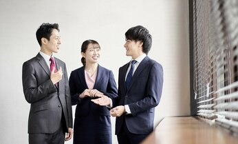「日本人の0.3%しか…」頭のいい人が相手を操るズルすぎる心理テクニックとは? 「ここだけの話」が持つ威力