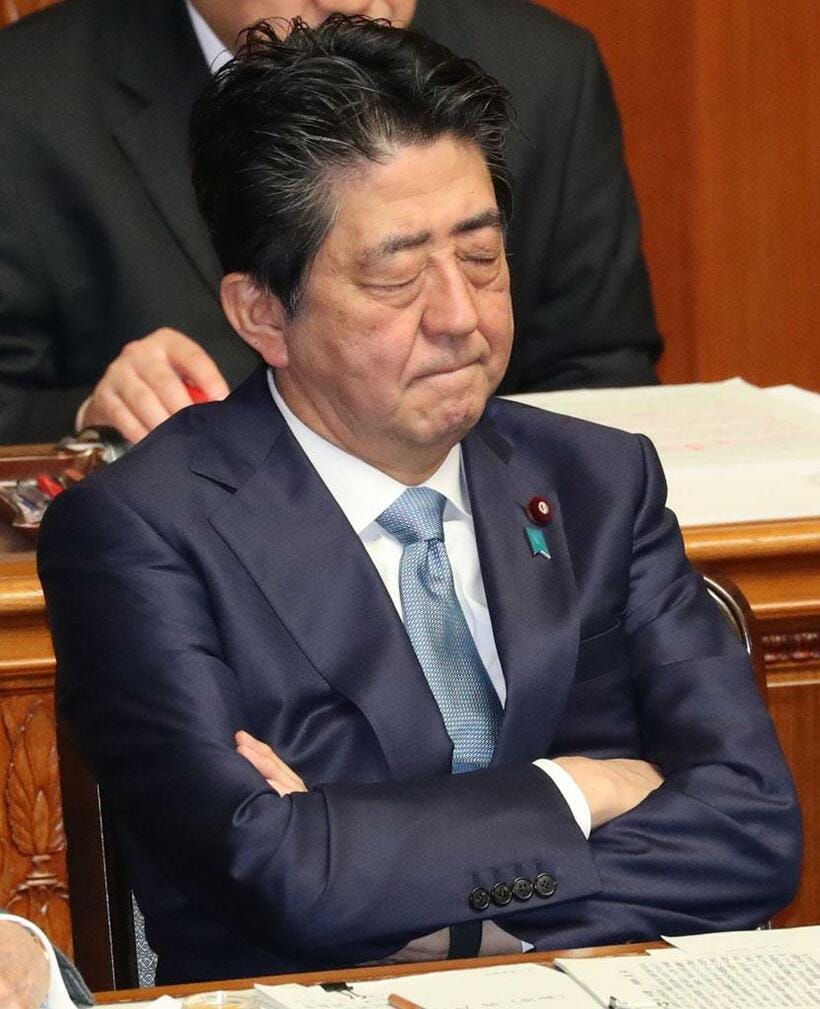 参院本会議に臨む安倍晋三首相＝３月６日　（ｃ）朝日新聞社