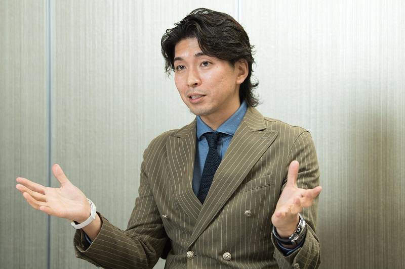 宮崎謙介（みやざき・けんすけ）
会社経営者・コンサルタント・テレビコメンテーター。 2012年、衆議院議員総選挙で自民党から出馬し、初当選。男性国会議員で初めて「育休」を宣言して話題を集めたが、16年に議員辞職。著書に『国会議員を経験して学んだ実生活に即活かせる政治利用の件。』。