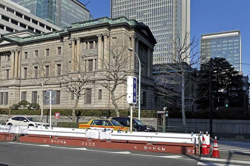 築後125年を経た重要文化財「日本銀行本店（旧館）」の近景。林立する高層ビル群に取り囲まれて窮屈そうだ。（撮影／諸河久：2021年2月5日）
