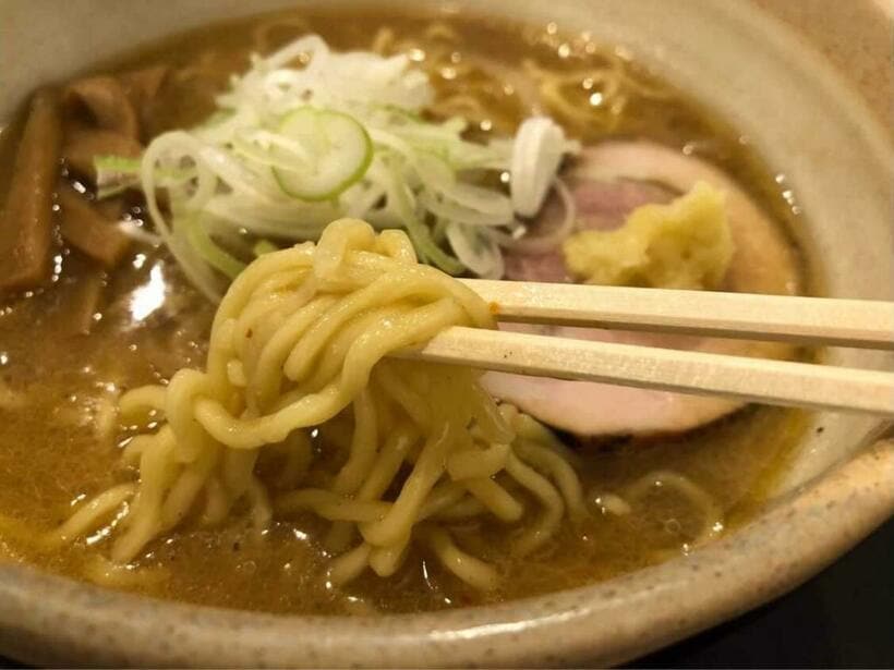 畑谷さんの個性と「すみれ」の製法が合わさった独自の一杯（筆者撮影）