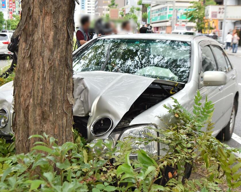 ６月６日、名古屋・栄で車３台が衝突した事故現場　（ｃ）朝日新聞社