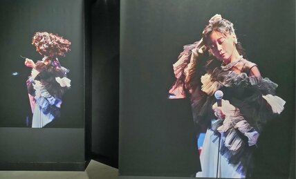 中森明菜に見惚れる　撮影したかが屋・加賀は「幻！」と興奮、ファンは「目線、指先、その全てに溶けそう」と