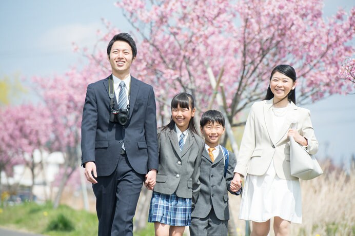 入学式は桜の季節に行われることが一般的な日本