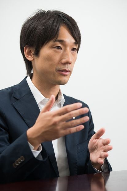 江崎グリコマーケティング本部　玉井博久さん（３６）／プログラミングという発想は、創業者の江崎利一の言葉「食べることと遊ぶことは子どもの二大天職である」がヒントになった（撮影／写真部・岸本絢）