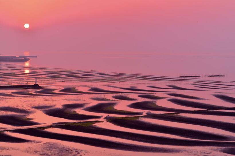 写真・図版（1枚目）| 【絶景さんぽ】景行天皇をも魅了　風と波が生む熊本・宇土「砂の三日月」