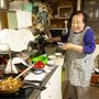 102歳現役美容部員「お庭の植物で料理をしています」　自生する笹で作った郷土料理が絶品だった