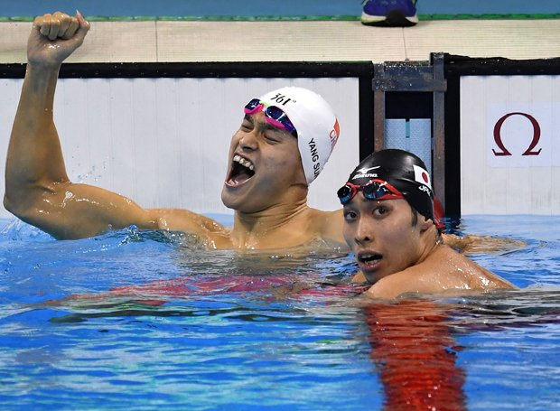 男子200m自由形で今大会２つ目の金メダルを狙った萩野公介（右）だったが、結果は７位に終わった。（写真:Getty Images）