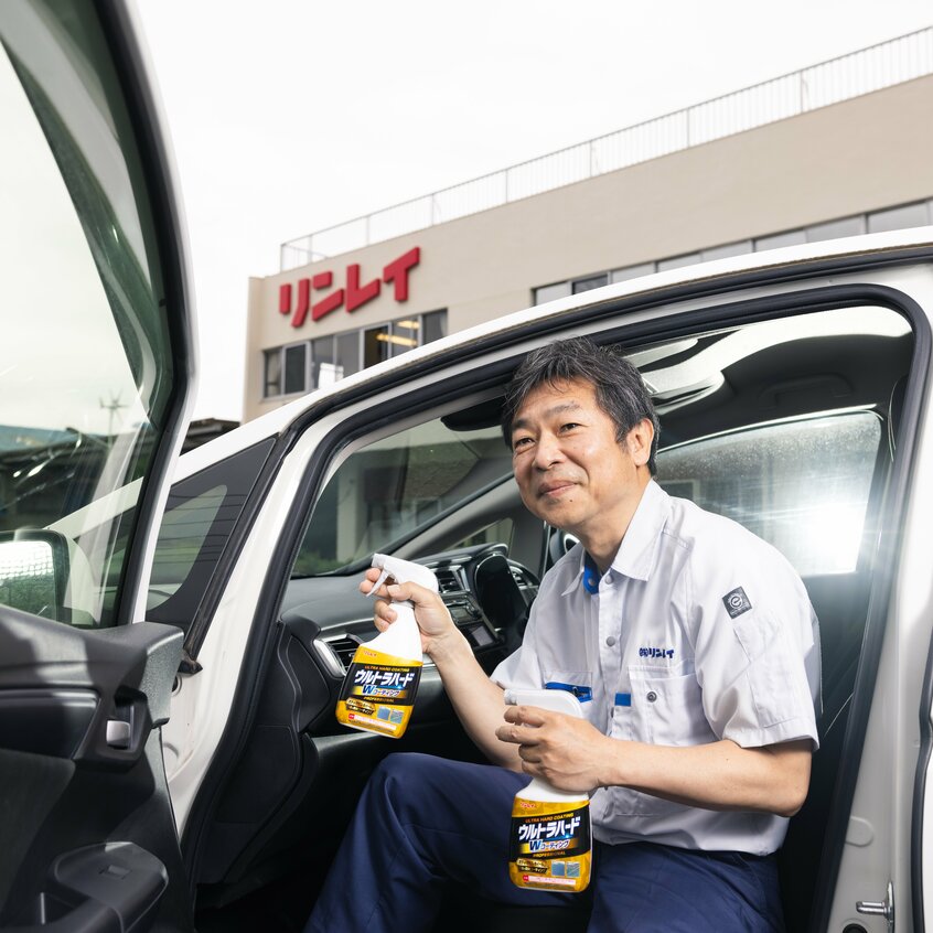 リンレイ技術研究所 自動車製品グループ 課長:藤井謙二郎(ふじい・けんじろう)/1969年生まれ。広島県出身。大学卒業後、92年入社。家庭用製品開発を1年間担当。その後は技術研究所で自動車用製品の開発一筋で現在に至る。「ウルトラハードクリーナー ホイール&タイヤ用」などヒット商品を多数開発(撮影/写真映像部・上田泰世)