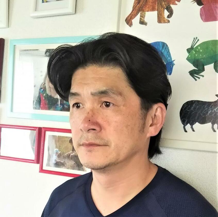 渡邉信二（わたなべ・しんじ、５４）／1966年、東京都生まれ。学級経営コンサルタント。川崎市立小学校と教育委員会に計29年間勤務し、今年３月に退職。教育委員会の指導主事だった2010年、中３生徒のいじめ自死についての調査委員を担当した（写真：渡邉さん提供