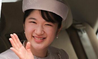 天皇陛下と皇后雅子さま やっぱり「大事なタイミングで雨があがる」 愛子さまは「天気が良すぎて」とにっこり