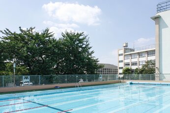 プールでの熱中症は突然に…「水中だと気づかない」と専門家 20代記者は目の焦点合わず救急搬送