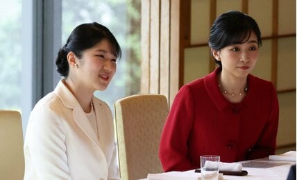 〈愛子さまの存在感〉愛子さまと佳子さま　息ぴったり！のご公務と「紅白コーデ」　園遊会で雅子さまが「振り返らなかった」理由とは？