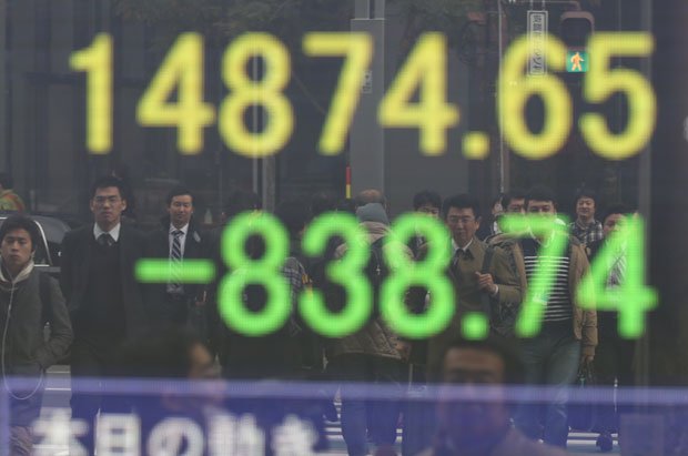 今年の東京株式市場は大量の売りを浴びて、不安なスタートとなった　（ｃ）朝日新聞社