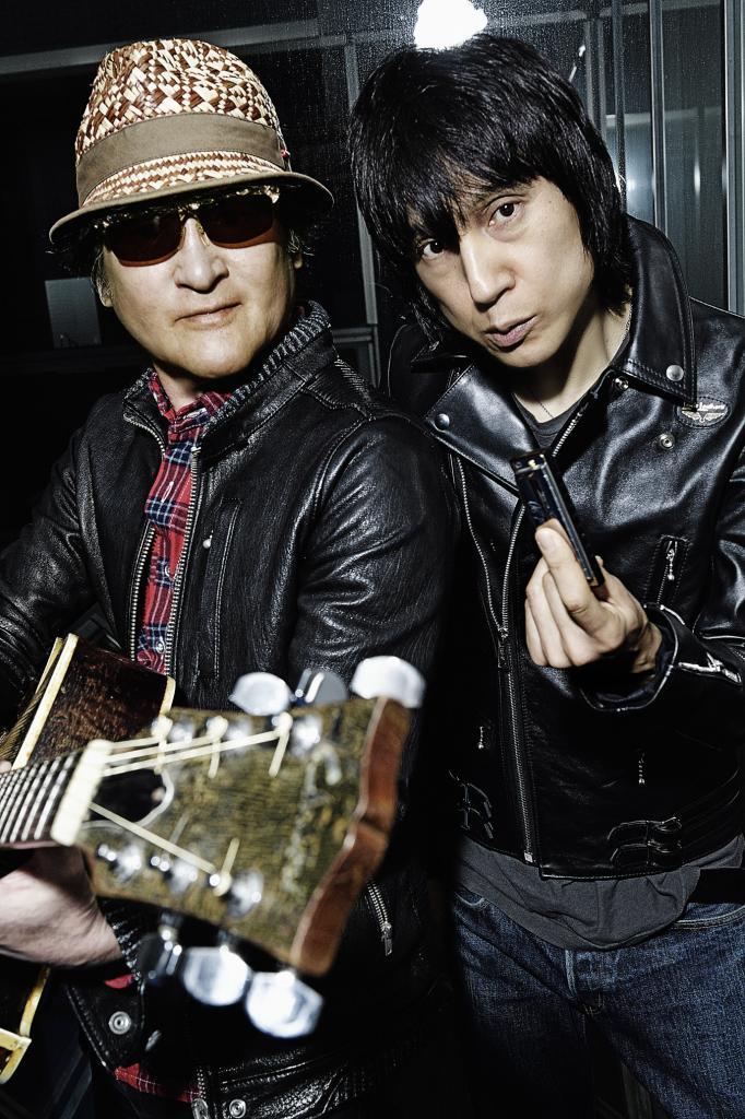 ギター：内田勘太郎（写真左）／歌・ハーモニカ：甲本ヒロト