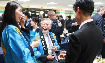 「バーカウンター」で飲みニケーション リモートで社内コミュニケーションどう変化したのか