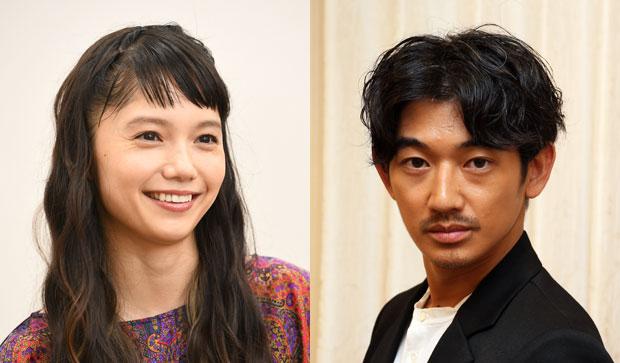 ママとパパ。宮崎あおいと瑛太　（C）朝日新聞社