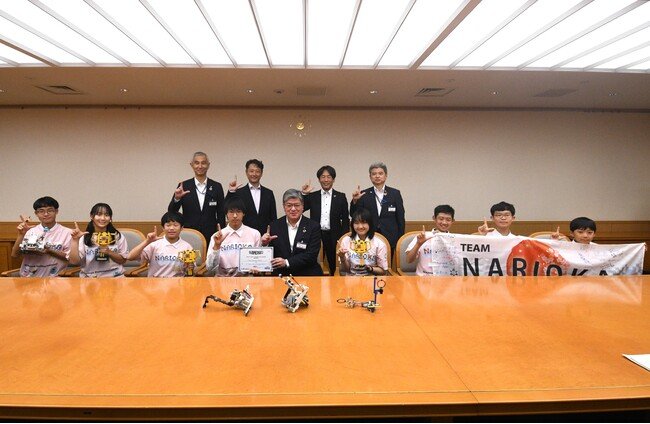 写真・図版(1枚目)| 【東京都板橋区】世界1位を獲得したTEAM NARIOKAメンバーが区長を表敬訪問!