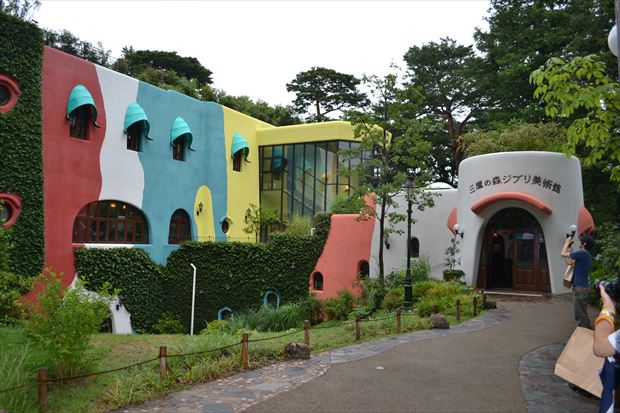 塗り替わった外壁 ©Museo d’Arte Ghibli