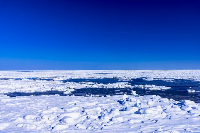 オホーツク海に広がる流氷