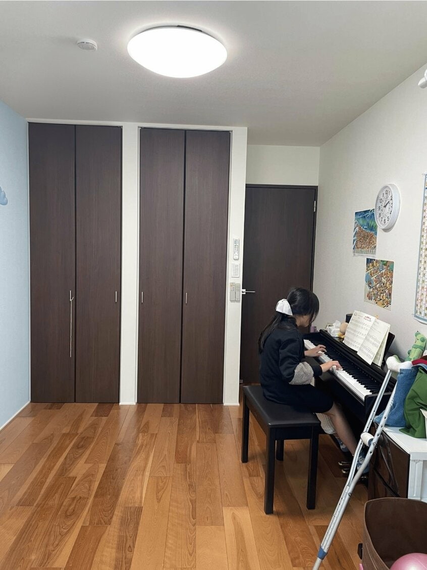 片づけられたおかげで、ピアノを置くことができました!/アフター
