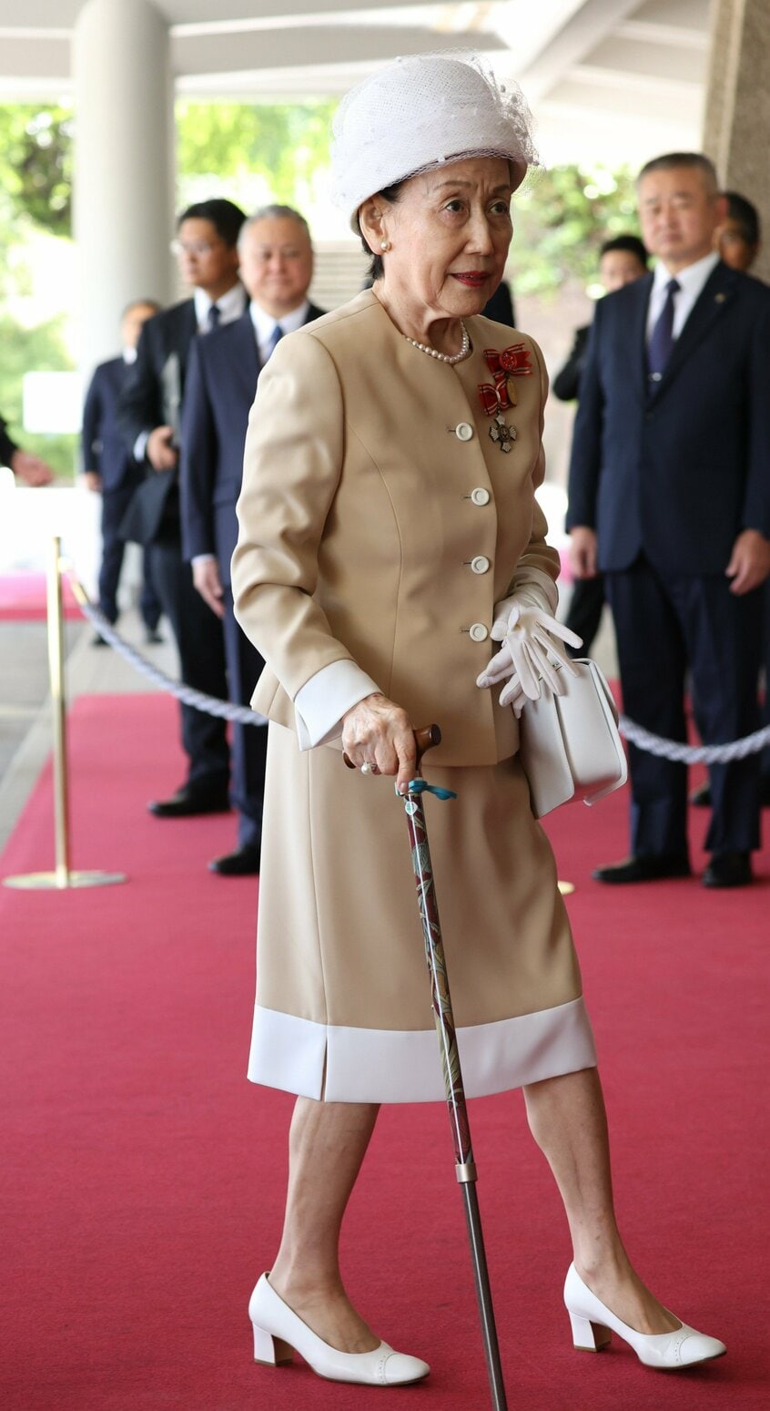 第50回フローレンス・ナイチンゲール記章授与式の会場に到着した常陸宮妃華子さま=2025年7月31日午後1時27分ごろ、東京都港区、JMPA