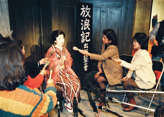 舞台「放浪記」の千二百回目の公演を終えた森光子さん＝１９９４年　（ｃ）朝日新聞社