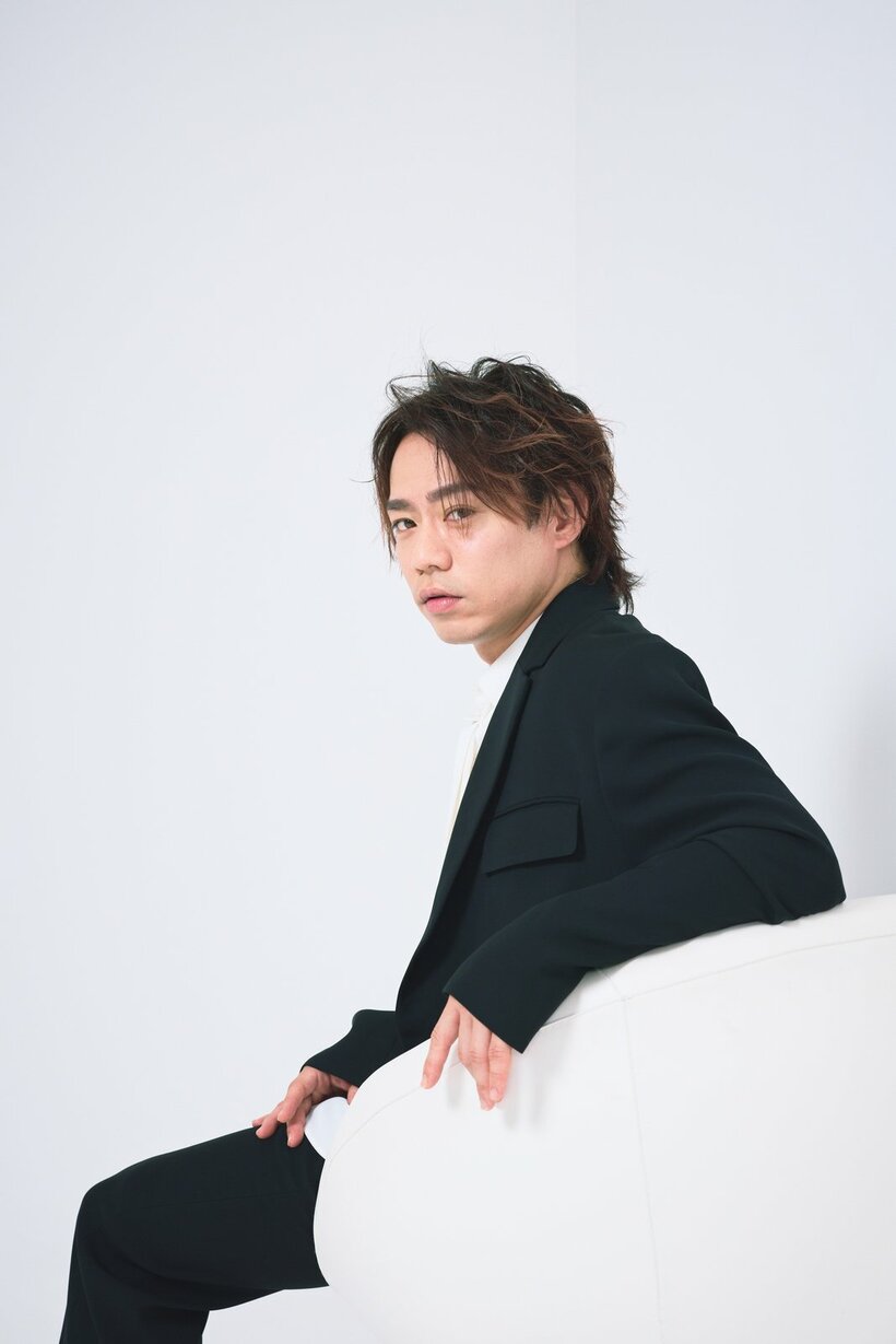 写真：写真映像部・佐藤創記／ｓｔｙｌｉｎｇ　折原美奈子／ｈａｉｒ　＆　ｍａｋｅ　ｕｐ　宇田川恵司／ｃｏｓｔｕｍｅ　ＣＵＬＬＮＩ（クルニ）