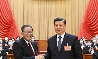 習帝国を支えるのは「忠誠秘書軍団」 新首相は叩き上げの地方役人出身
