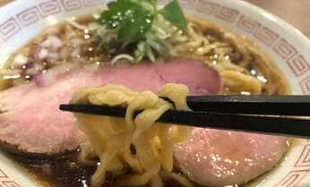 「緊張でほとんど記憶がありません」 元劇団員のラーメン店主が作る「醤油ら~めん」